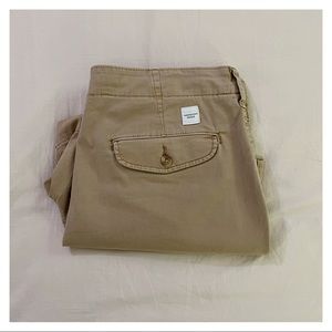 American Eagle Lived In Khaki Short (Men’s Size 33) (5.5 inch inseam).